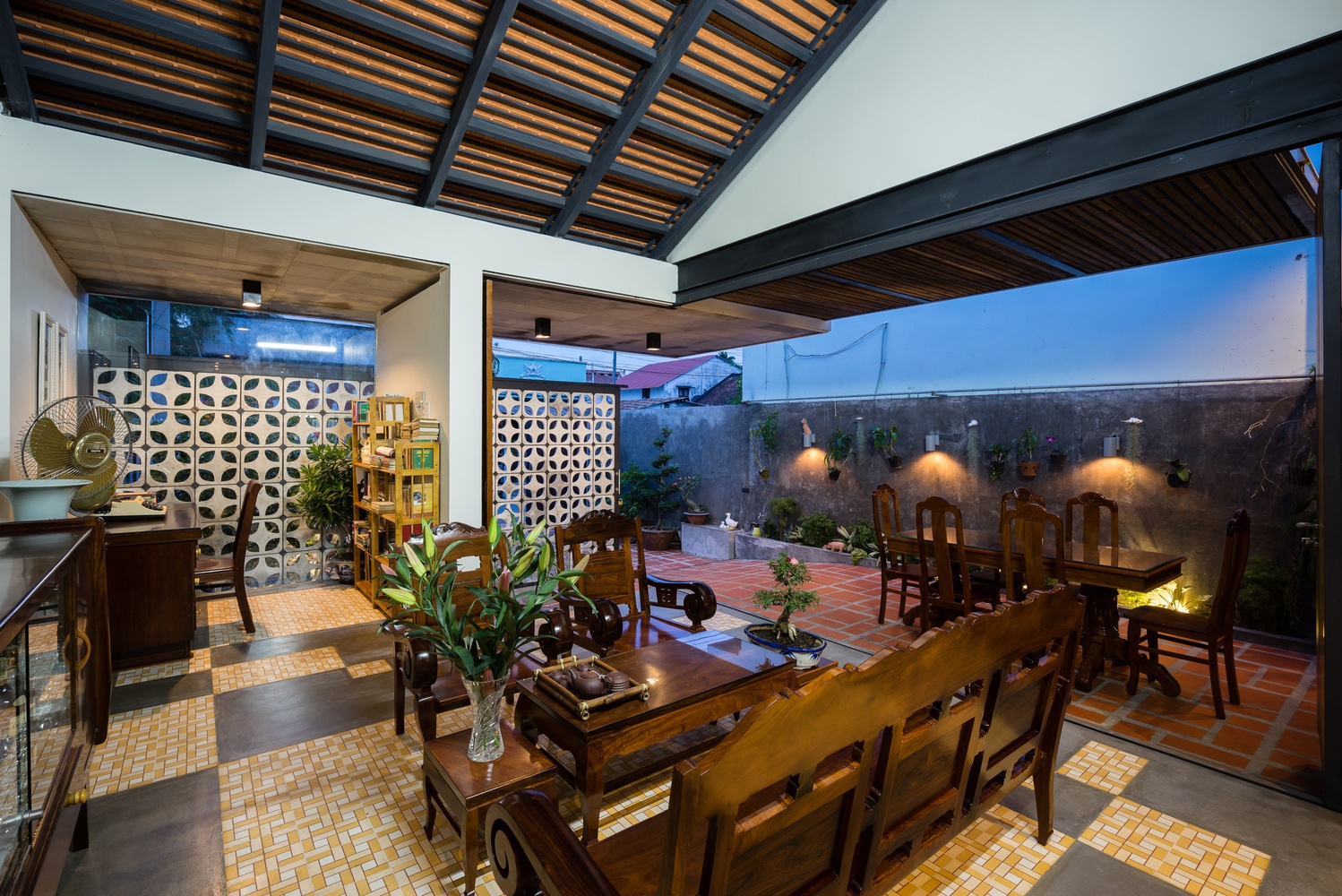 nha dep,  nha nua mai hoai co,  nha hoai co anh 6