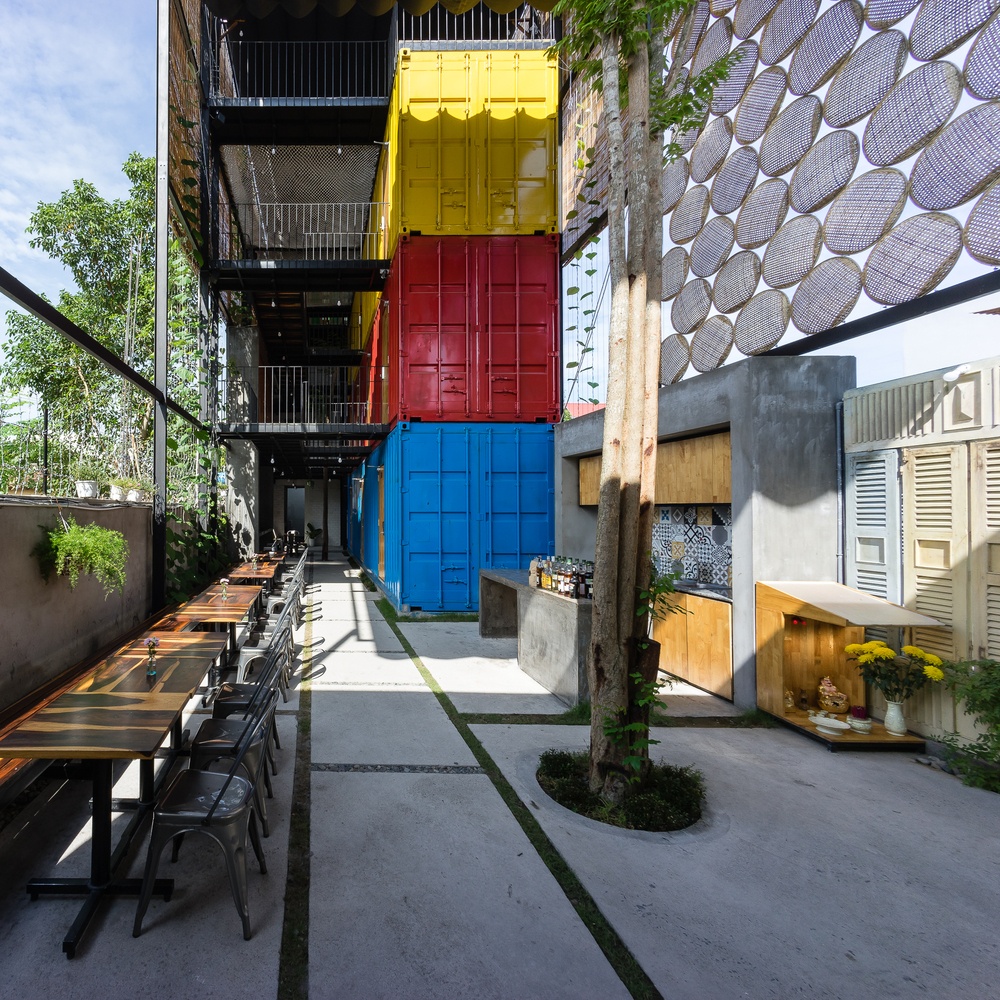 Khach san lam tu container doc dao o Nha Trang anh 2