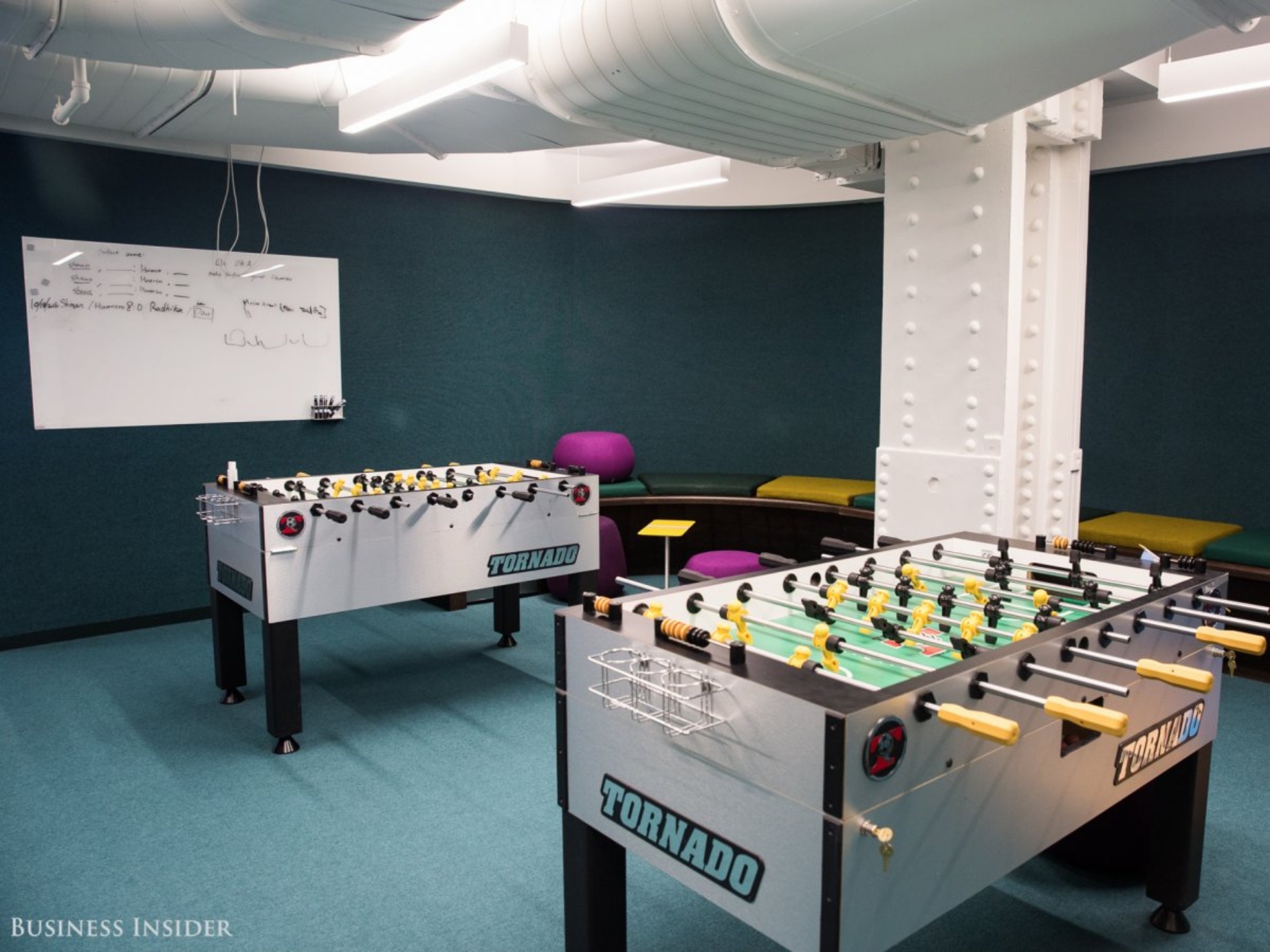 Nhan vien cac hang cong ty My giai tri nhu the nao o van phong? anh 8