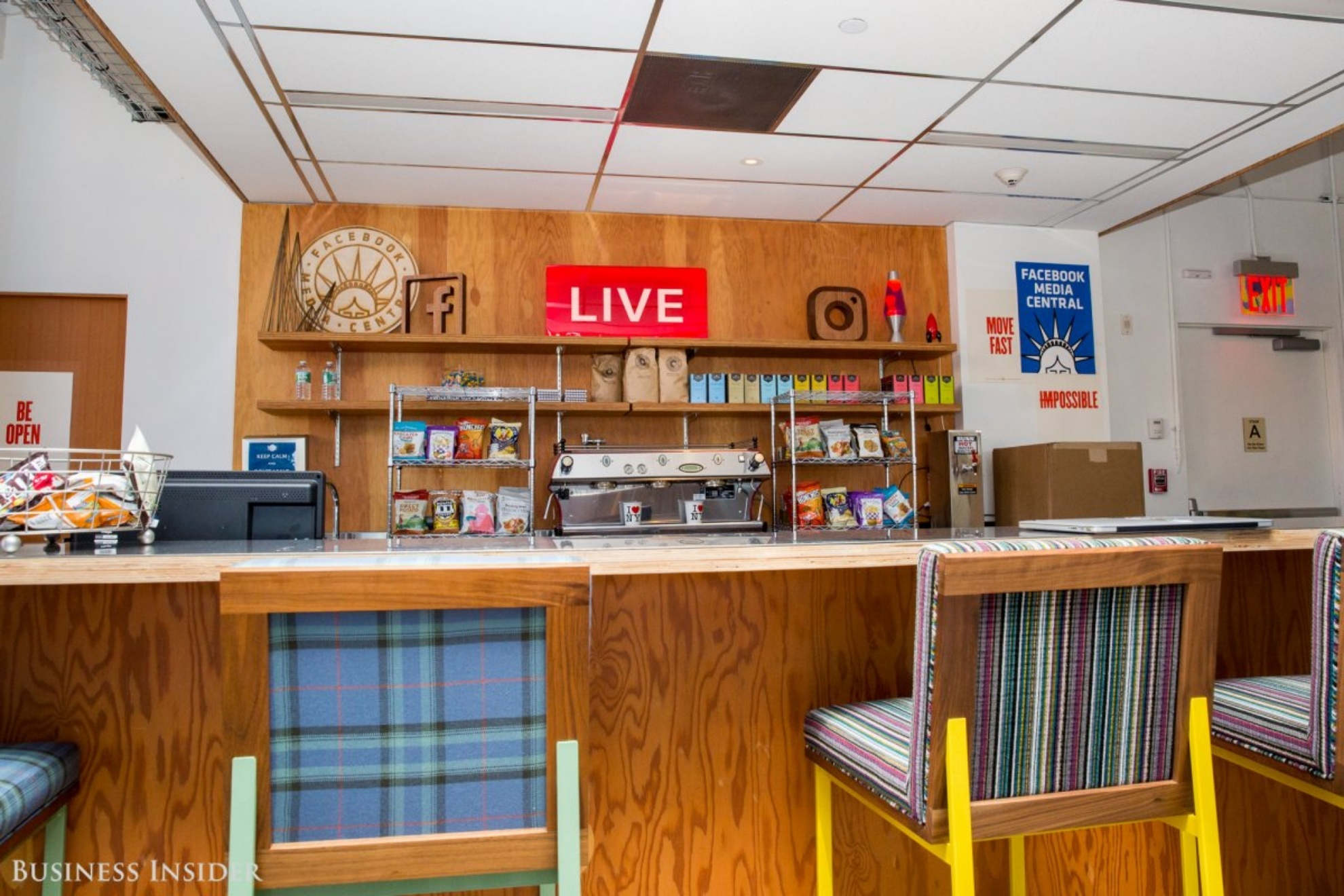 Co gi ben trong noi lam viec tot nhat tai My? anh 11