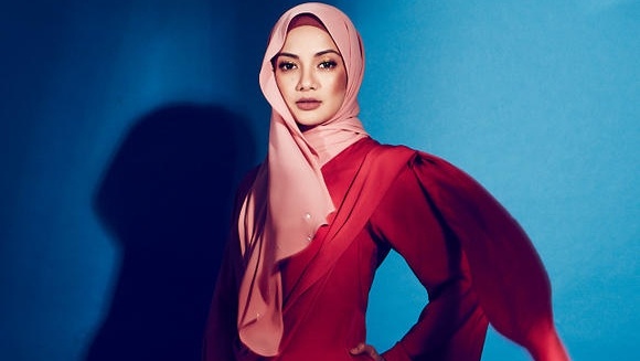 Nu doanh nhan 28 tuoi vao HDQT hang bay Air Asia hinh anh