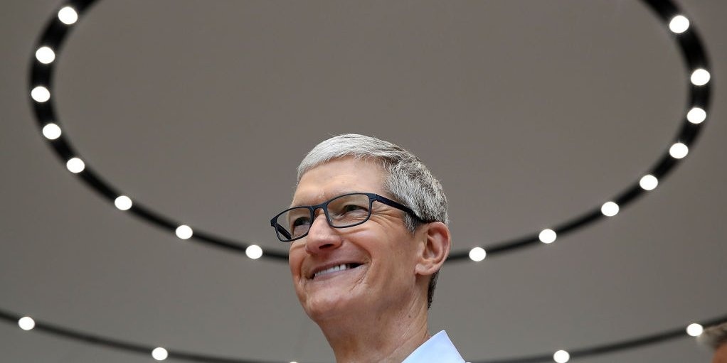 CEO Apple kiem 12,8 trieu USD nam 2017 hinh anh