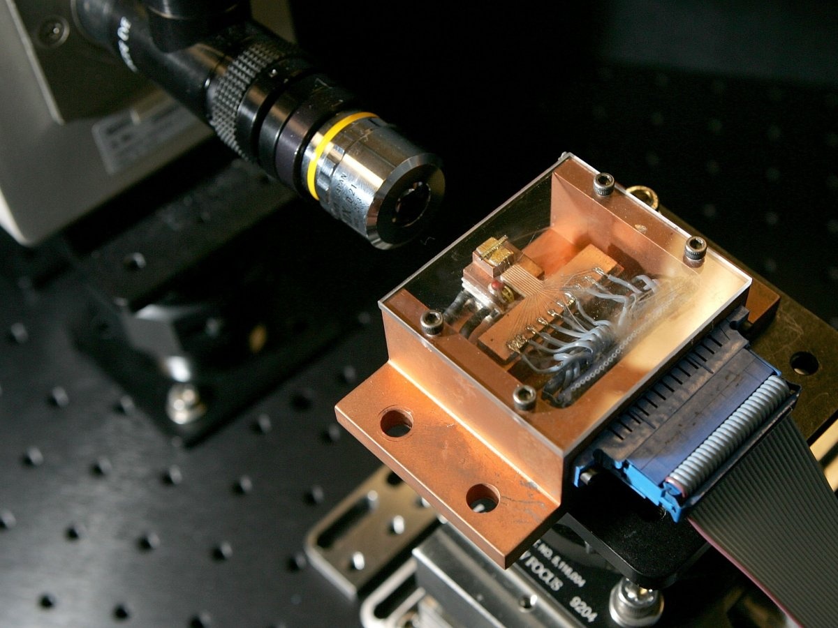 10 cong viec luong cao danh cho nguoi ngai giao tiep anh 9