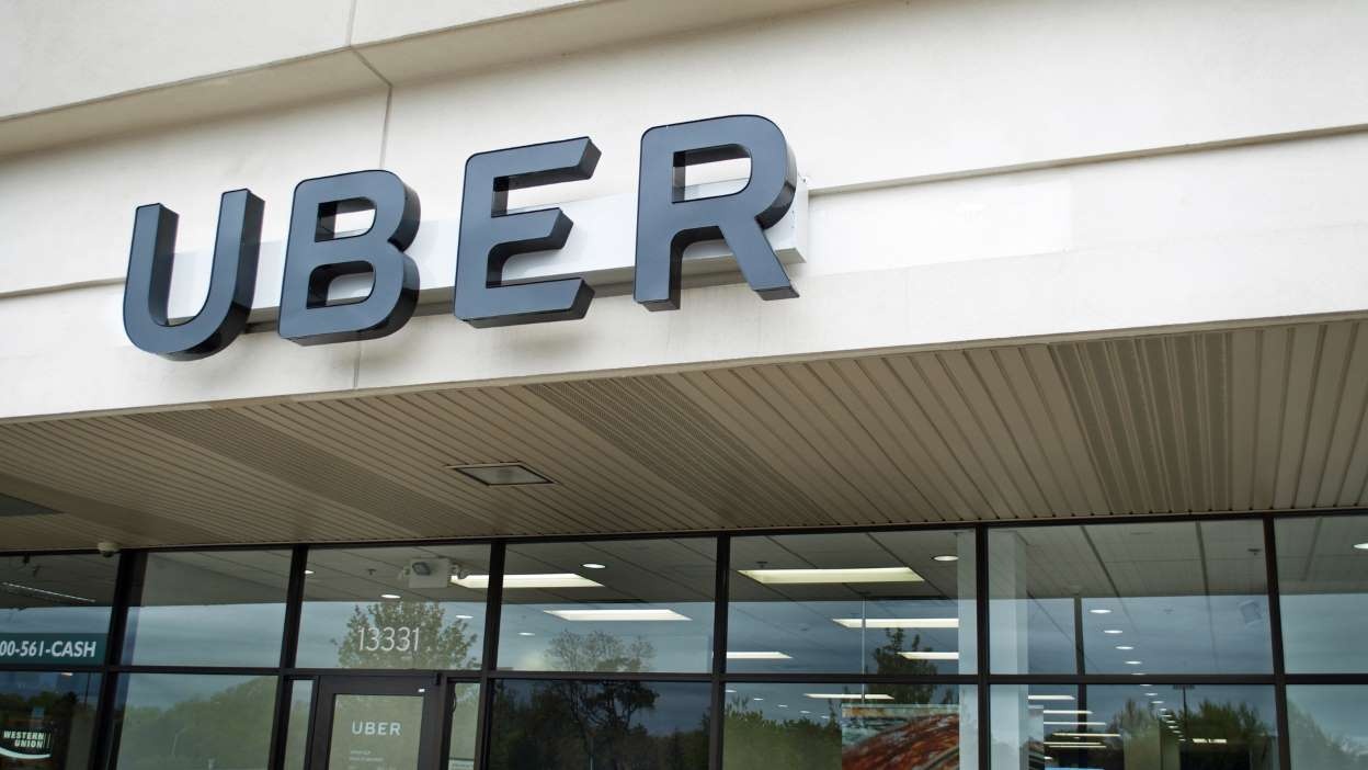 10 cong ty trang bi cho "chop mat" giua gio anh 8