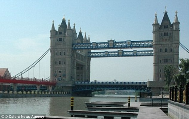 Diem mat nhung cong trinh "nhai" noi tieng anh 9