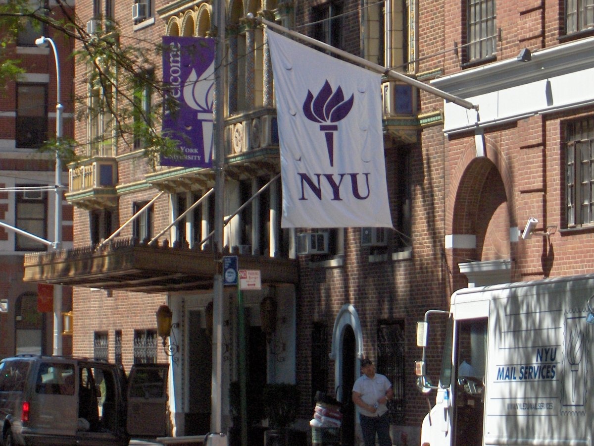 Cuoc song cua con gai ong trum truyen thong Bloomb anh 3