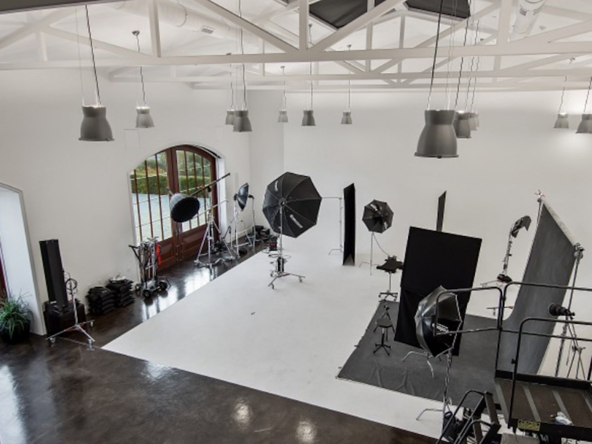 Dinh thự 85 triệu đô của đại gia sản xuất phim ảnh 14 Dinh thu 85 trieu do cua dai gia san xuat phim anh 14