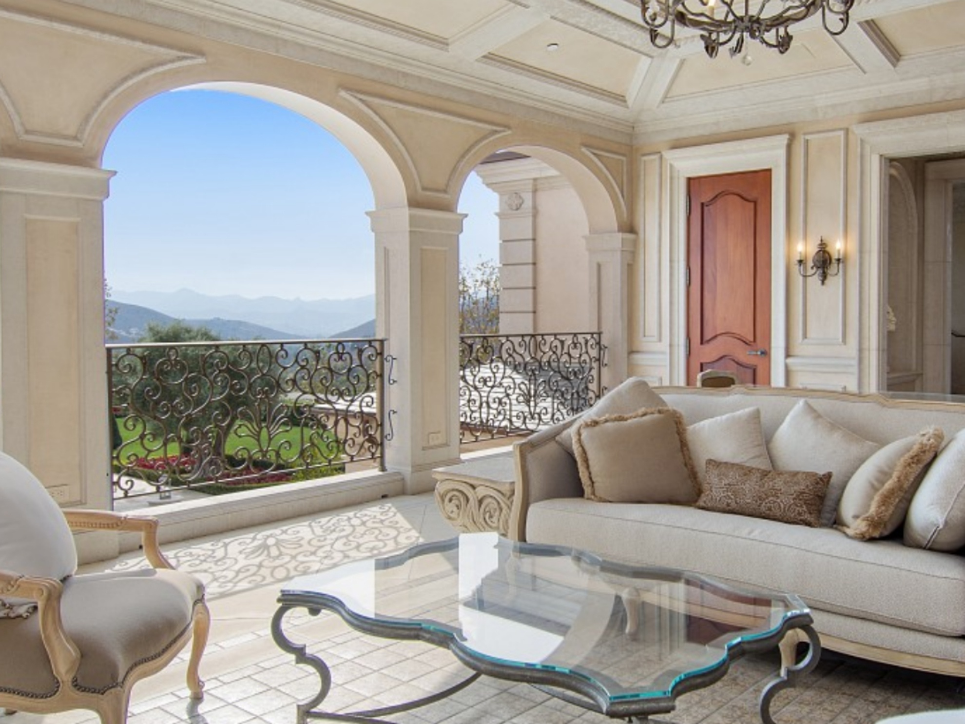 Dinh thự 85 triệu đô của đại gia sản xuất phim ảnh 5 Dinh thu 85 trieu do cua dai gia san xuat phim anh 5