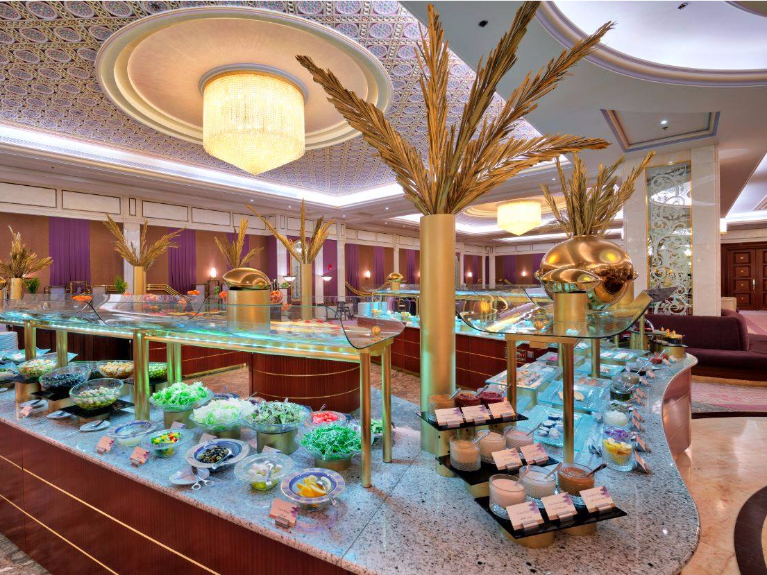 Ben trong khach san xa xi giam giu hoang than A Rap suot 2 thang anh 12