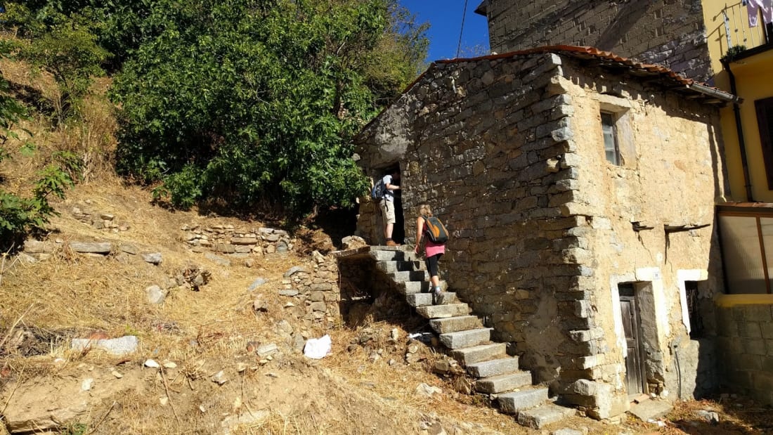 Thi tran Y rao ban nha voi gia 1 USD anh 4