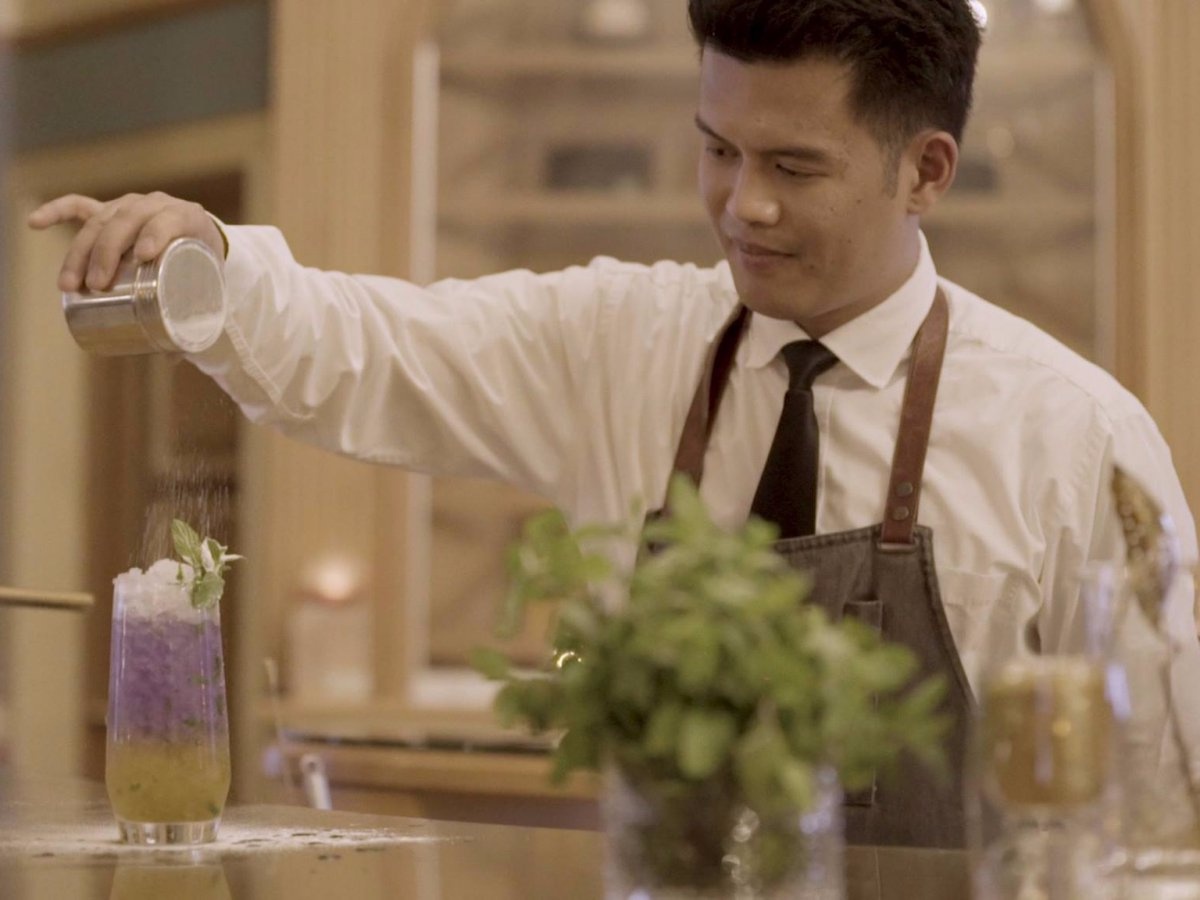 Ben trong khach san xa xi giam giu hoang than A Rap suot 2 thang anh 7