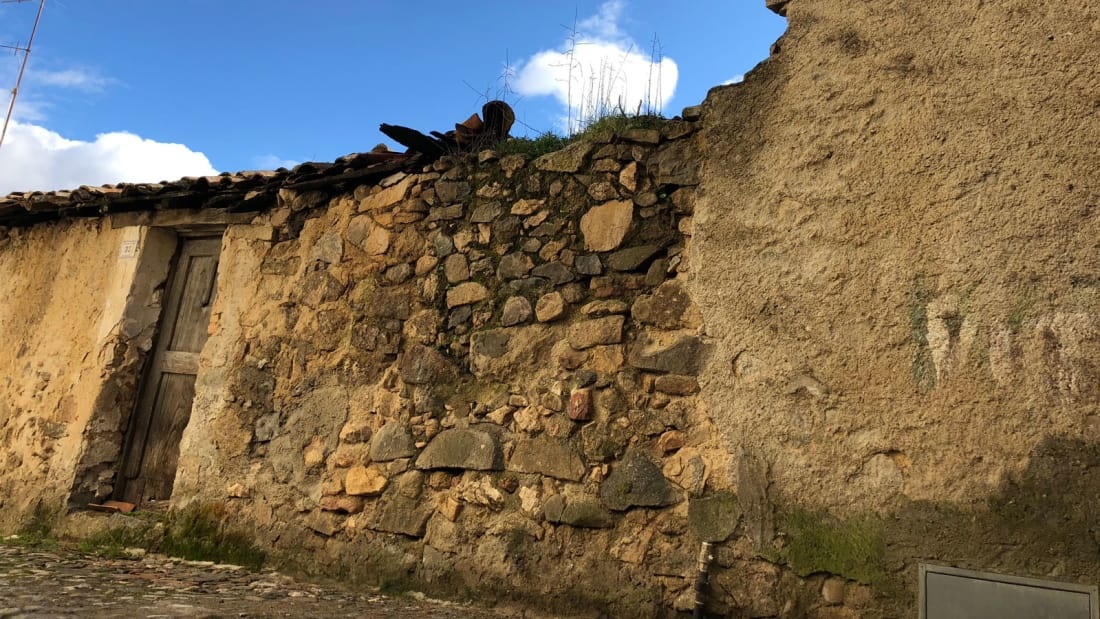 Thi tran Y rao ban nha voi gia 1 USD anh 9