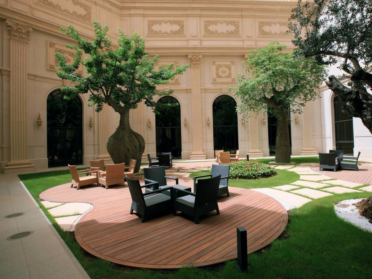 Ben trong khach san xa xi giam giu hoang than A Rap suot 2 thang anh 10