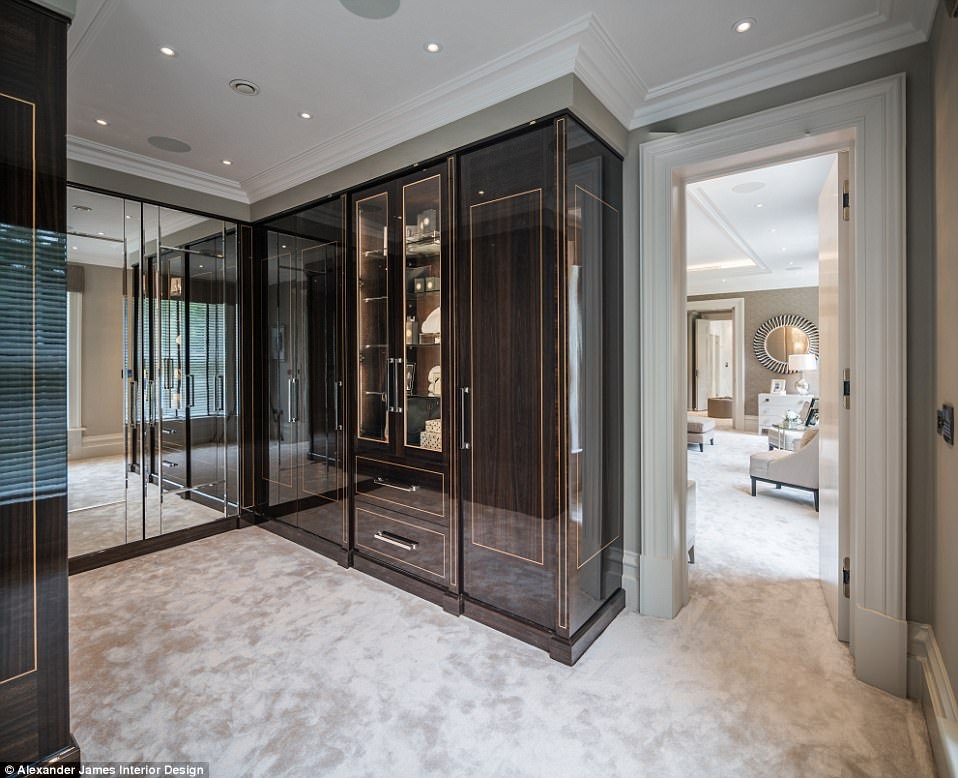 Dinh thu xa xi co be boi va garage oto ngay trong nha anh 15