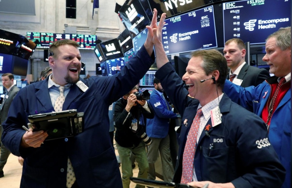 Muon kieu phan ung cua nha dau tu trong con bao ky luc tren san chung khoan anh 11