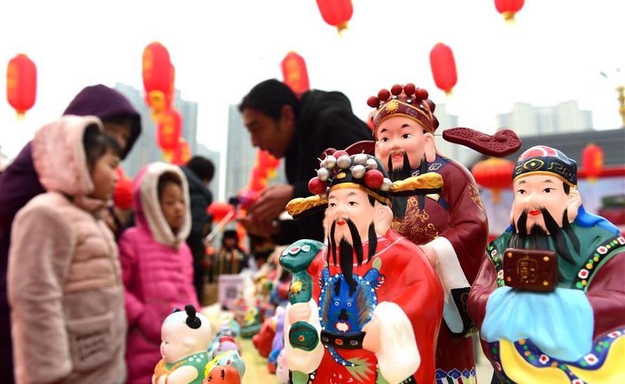 Nguoi Trung Quoc don ngay Via Than Tai nhu the nao? anh 4