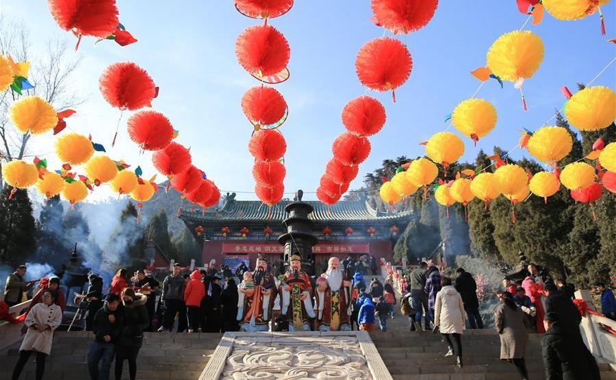 Nguoi Trung Quoc don ngay Via Than Tai nhu the nao? anh 6