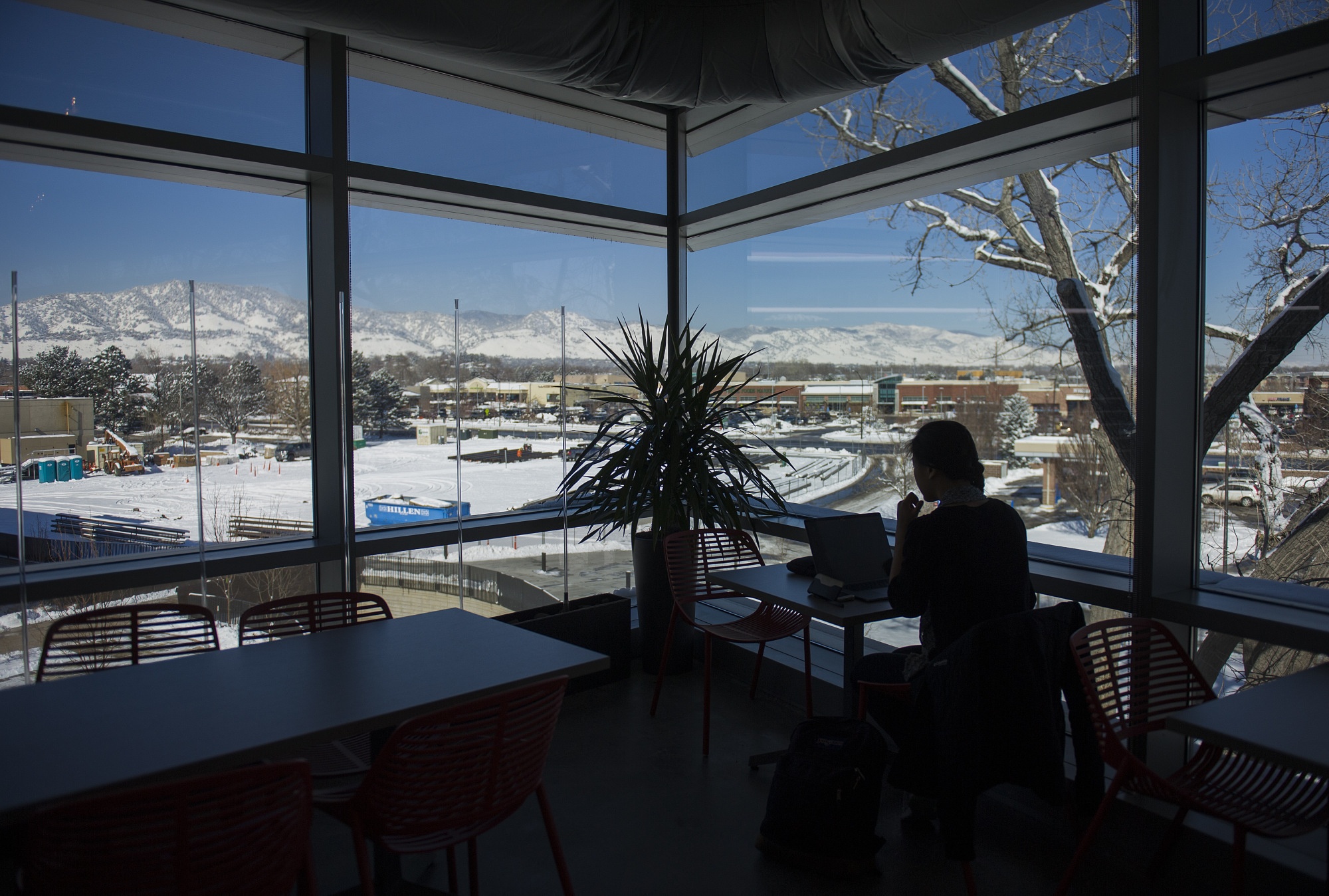 Ben trong van phong doc la 131 trieu USD cua Google hinh anh