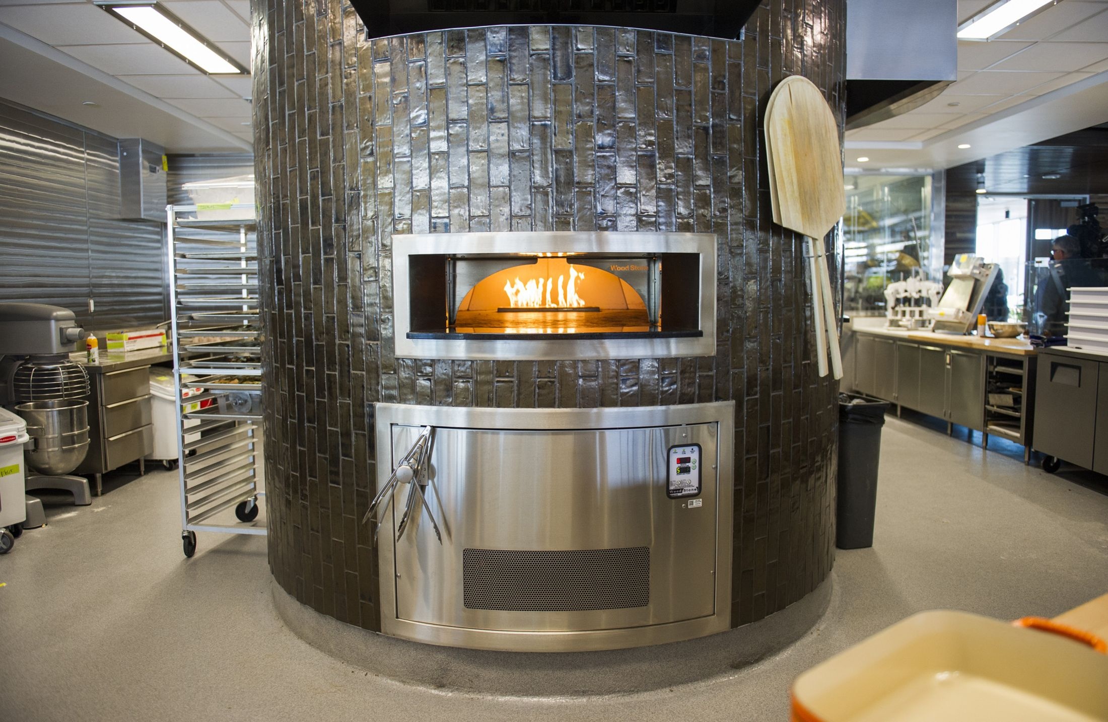 Bên trong văn phòng dưới chân núi đá của Google ảnh 5 Ben trong van phong duoi chan nui da cua Google anh 5