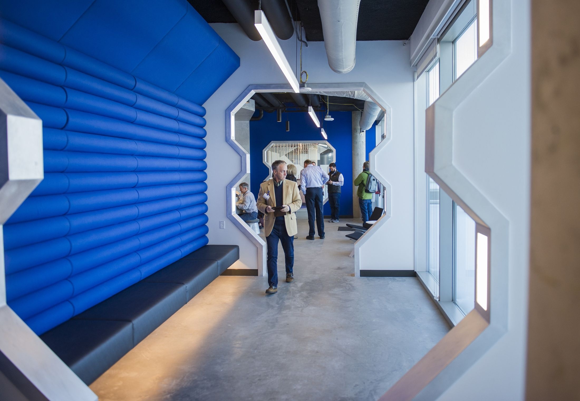 Bên trong văn phòng dưới chân núi đá của Google ảnh 6 Ben trong van phong duoi chan nui da cua Google anh 6