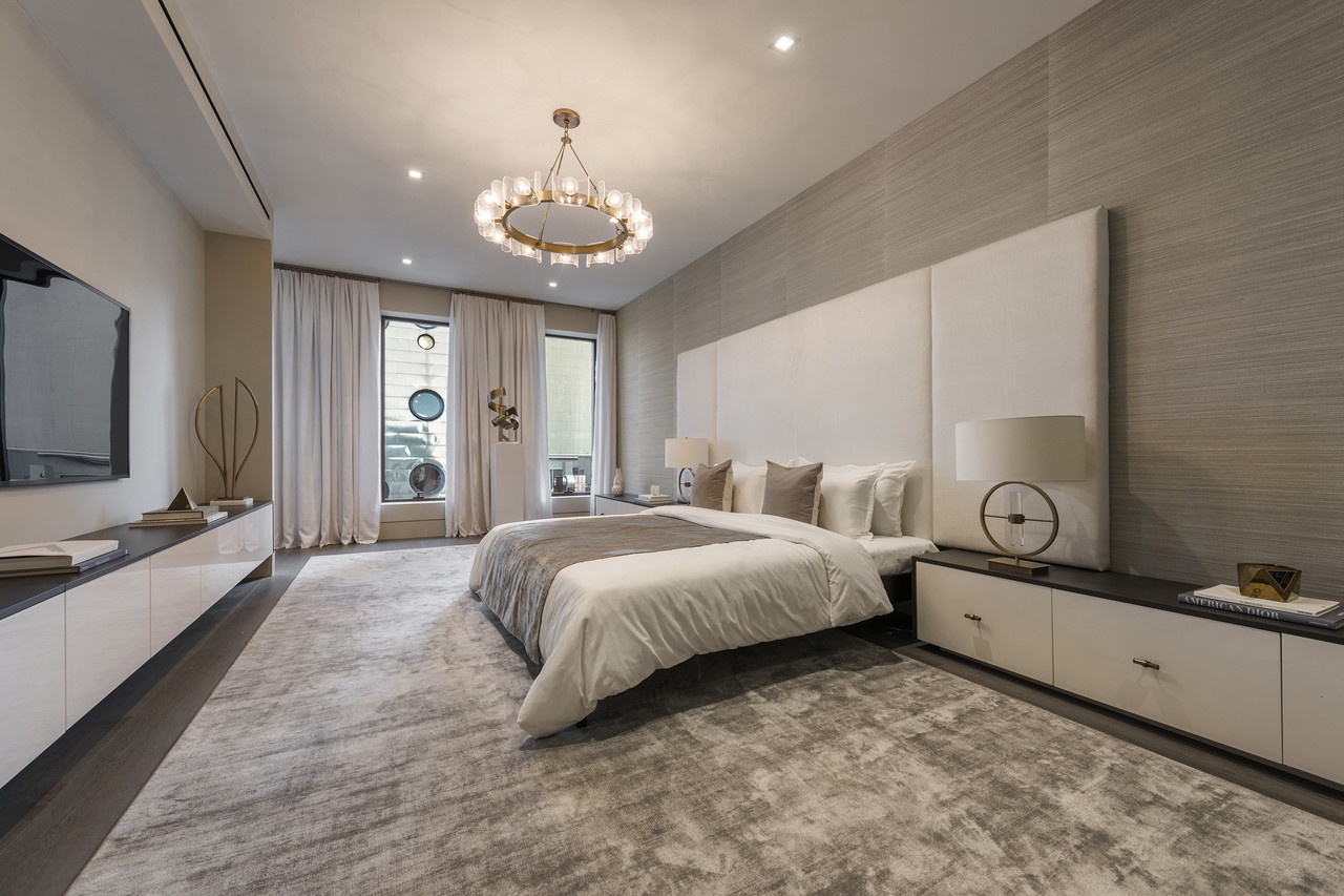 Dinh thu 30 trieu USD duoc tang kem sieu xe anh 9