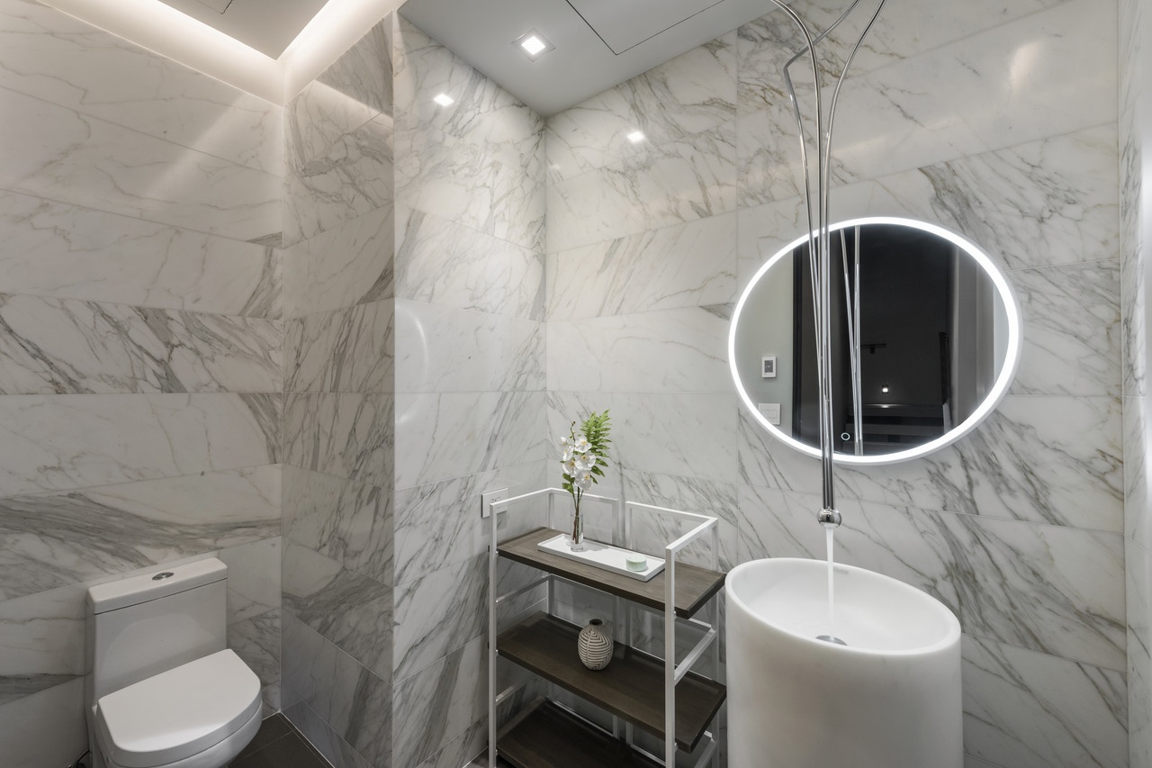 Dinh thu 30 trieu USD duoc tang kem sieu xe anh 12