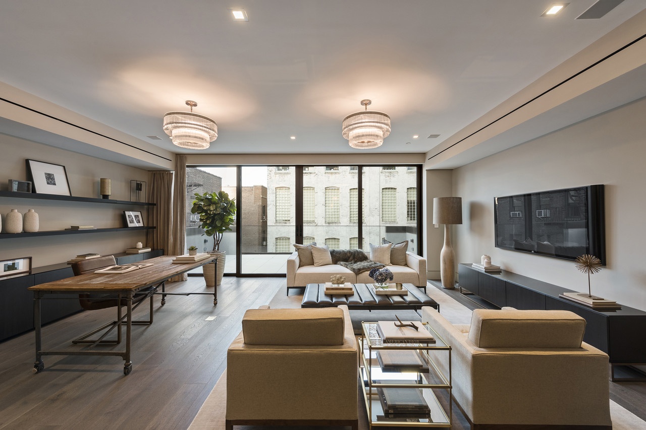 Dinh thu 30 trieu USD duoc tang kem sieu xe anh 13