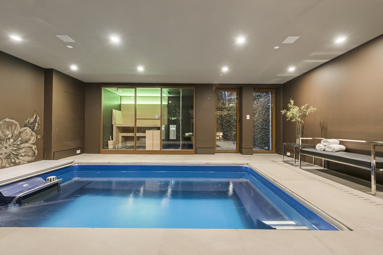 Dinh thu 30 trieu USD duoc tang kem sieu xe anh 7