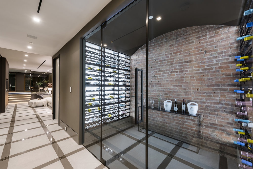 Dinh thu 30 trieu USD duoc tang kem sieu xe anh 5