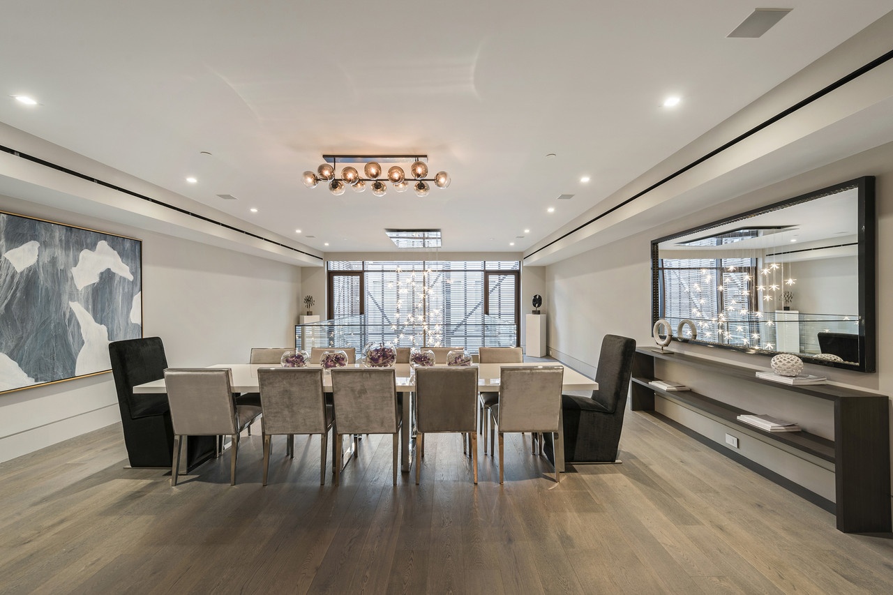 Dinh thu 30 trieu USD duoc tang kem sieu xe anh 6