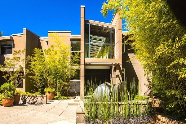 Dinh thự tứ phía hướng thủy giá 15 triệu USD ảnh 1 Dinh thu tu phia huong thuy gia 15 trieu USD anh 1