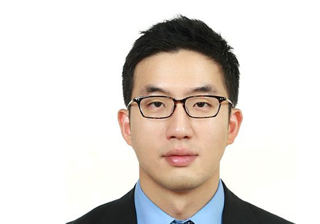 Chan dung con trai nuoi 40 tuoi thua ke Tap doan LG hinh anh