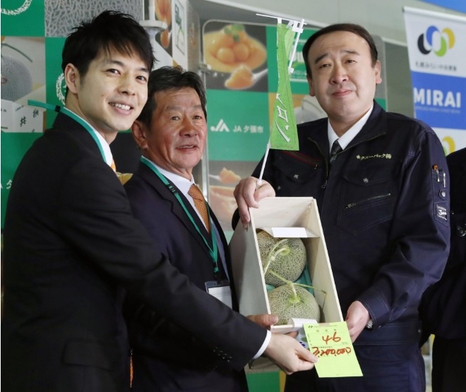 Cap dua luoi Nhat gia gan 700 trieu dong anh 1