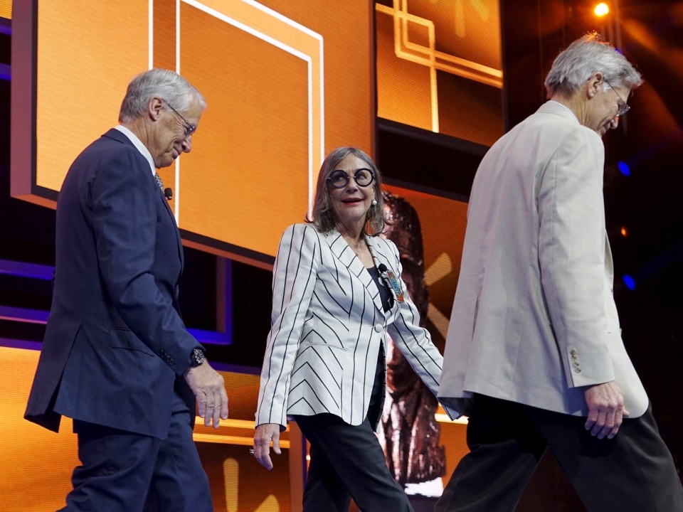 Gia toc giau nhat the gioi tieu khoi tai san tram ty USD nhu the nao? anh 18