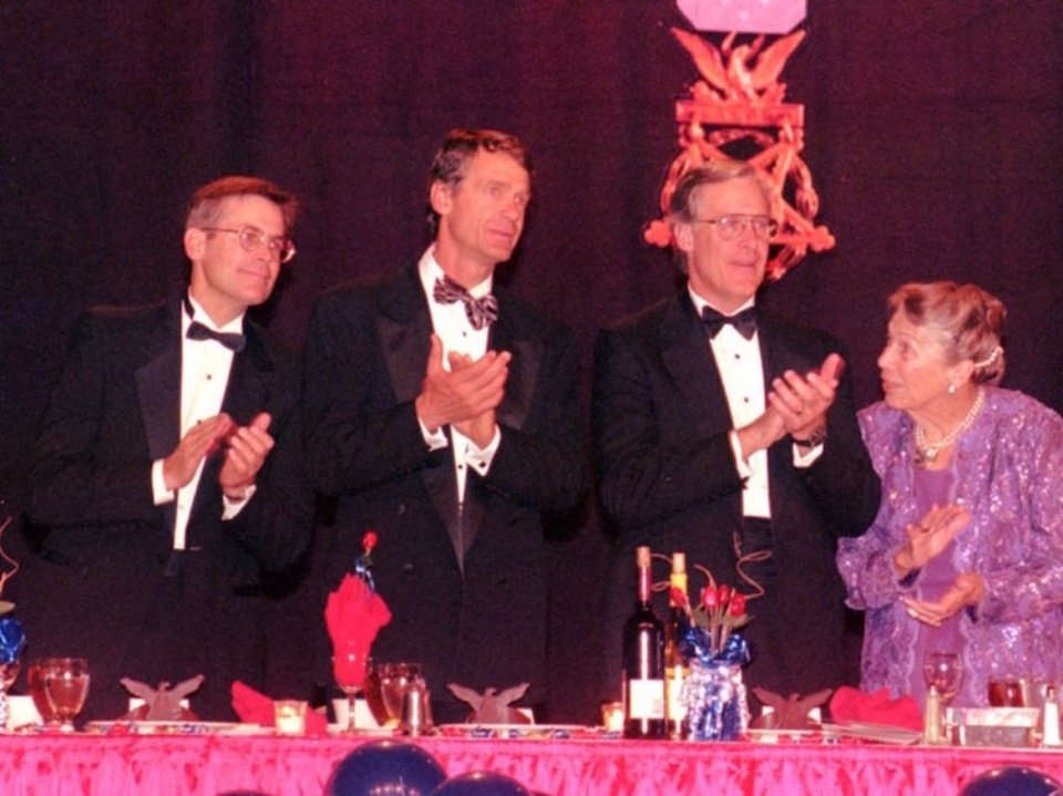 Gia toc giau nhat the gioi tieu khoi tai san tram ty USD nhu the nao? anh 6