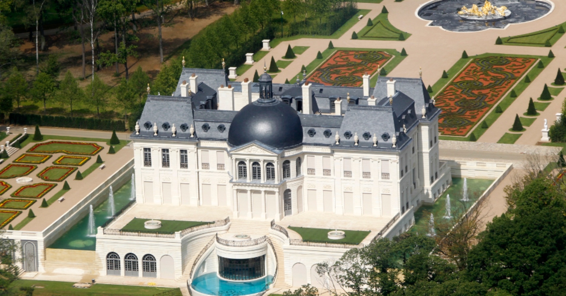 Hoàng gia giàu nhất thế giới có thể sở hữu tài sản hơn 1.000 tỷ USD ảnh 2 Hoang gia giau nhat the gioi co the so huu tai san hon 1.000 ty USD anh 2