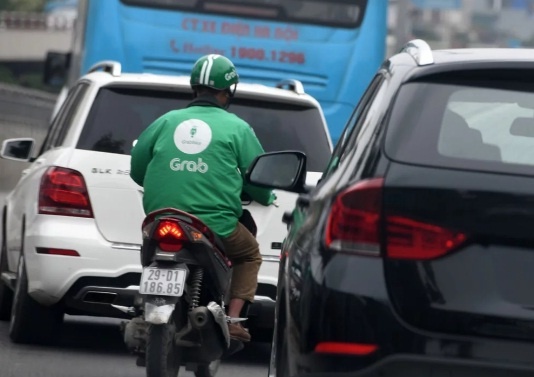 Nikkei: Doi thu noi - ngoai don dap, Grab kho mo rong tai Viet Nam hinh anh