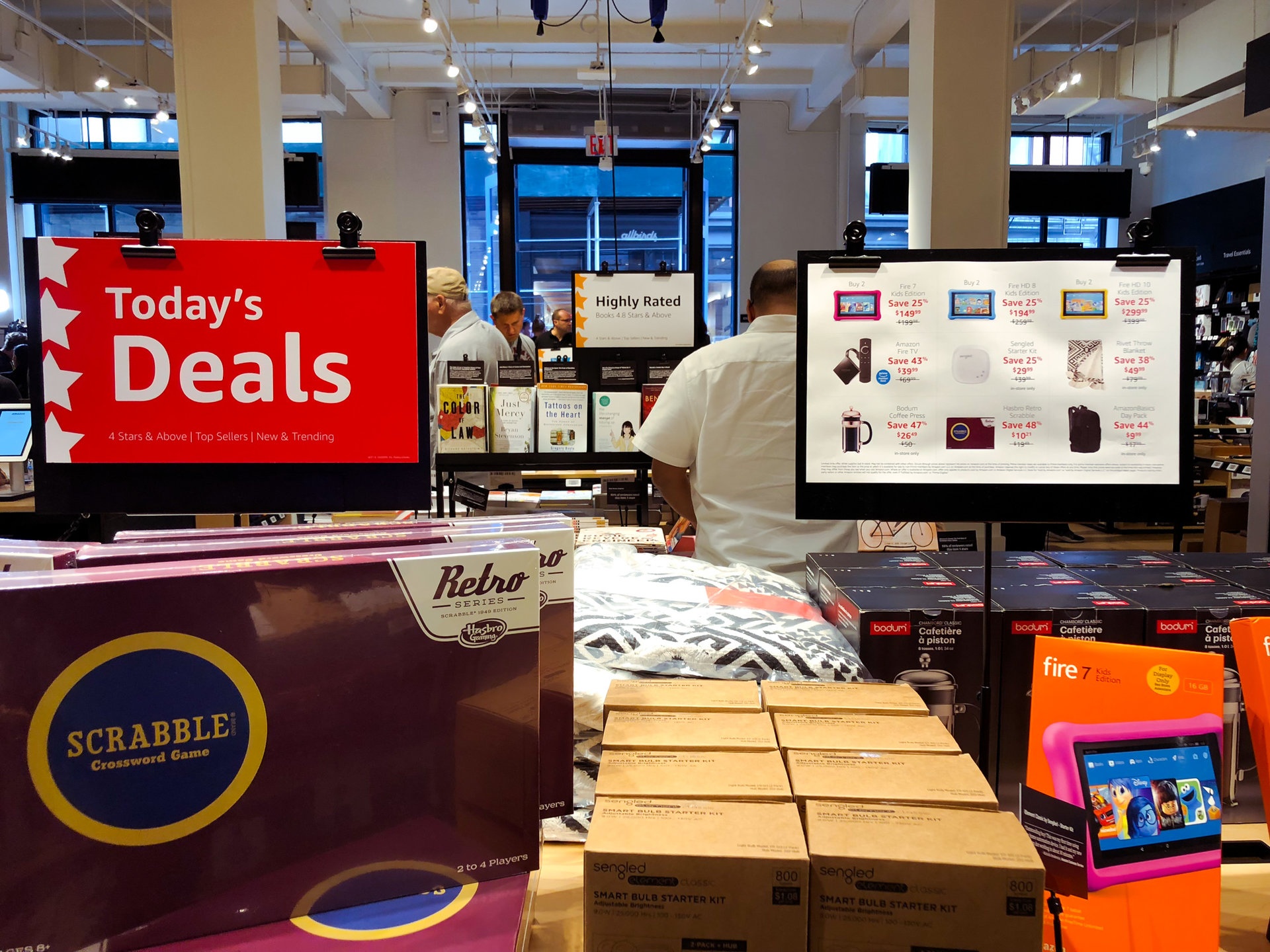 Ben trong cua hang theo mo hinh chua tung co Amazo anh 11