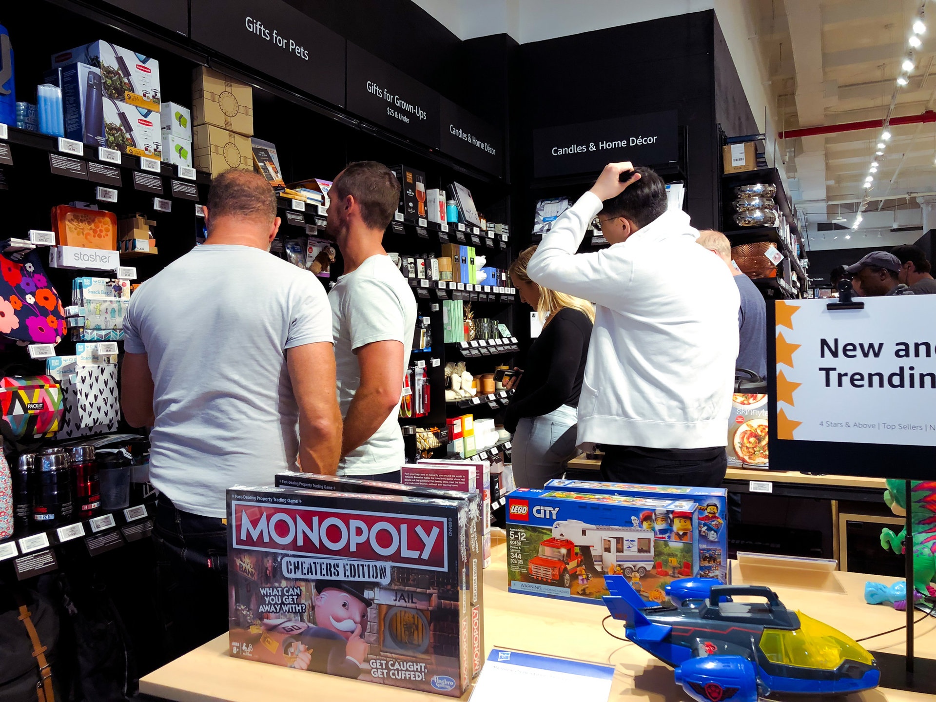 Ben trong cua hang theo mo hinh chua tung co Amazo anh 3