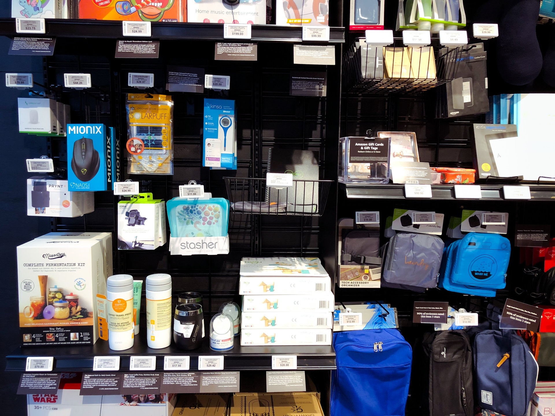 Ben trong cua hang theo mo hinh chua tung co Amazo anh 4