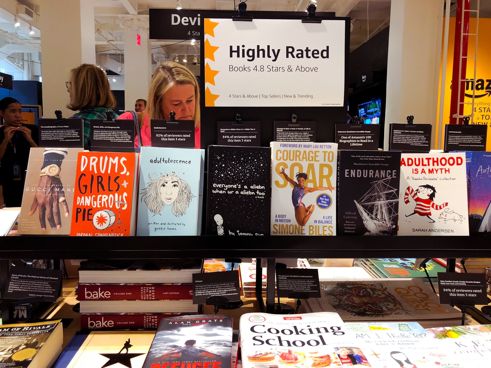 Ben trong cua hang theo mo hinh chua tung co cua Amazon tai New York hinh anh