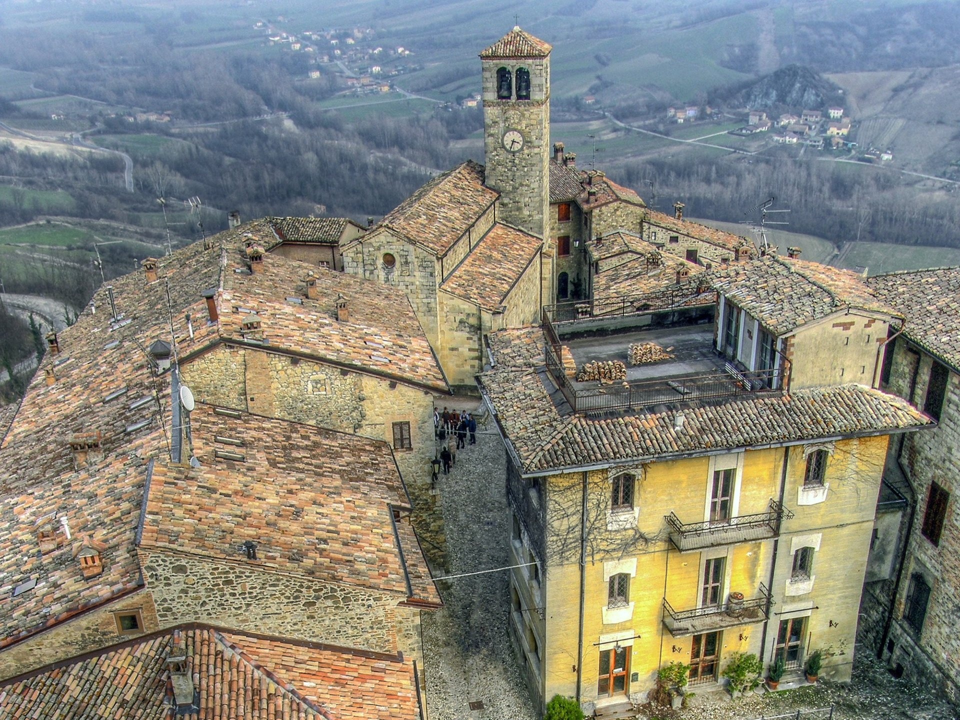 Thu tieu tien cua ong hoang thoi trang Y voi khoi tai san gan 9 ty USD anh 2