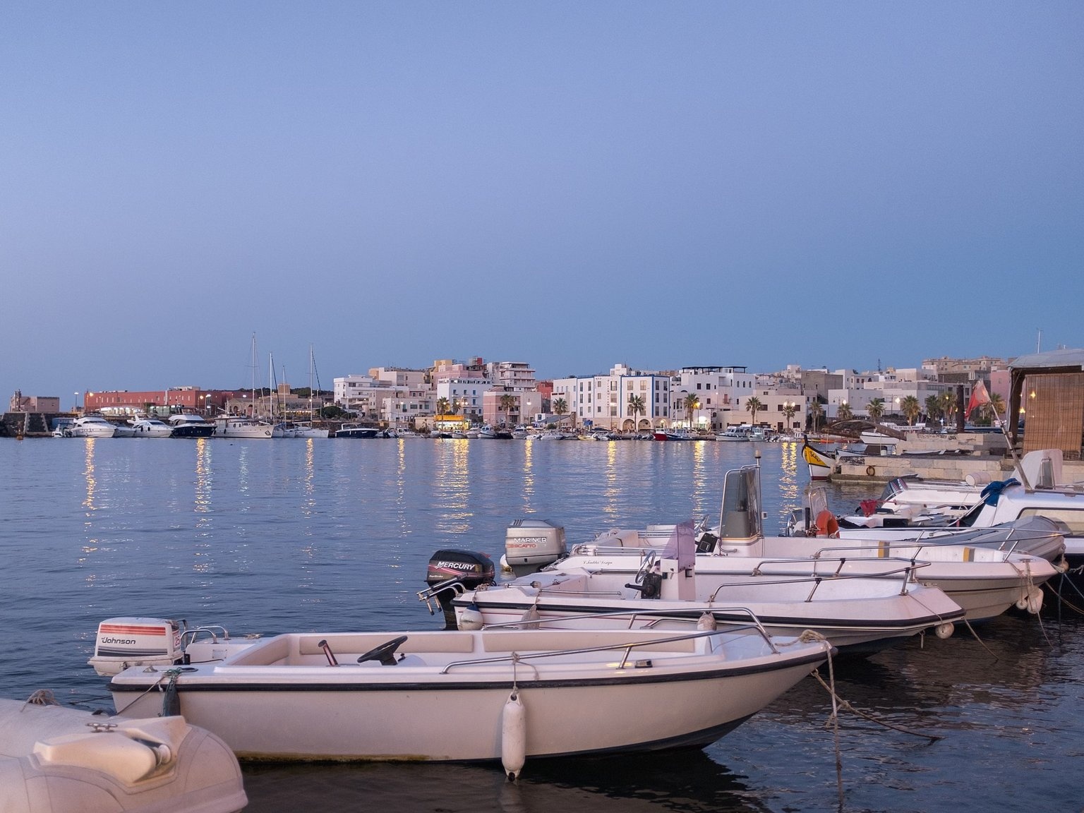 Thu tieu tien cua ong hoang thoi trang Y voi khoi tai san gan 9 ty USD anh 15