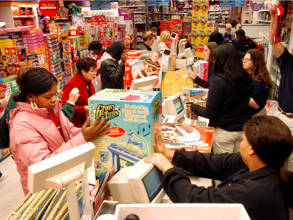 Cac nuoc to chuc ngay mua sam Black Friday nhu the nao? anh 2