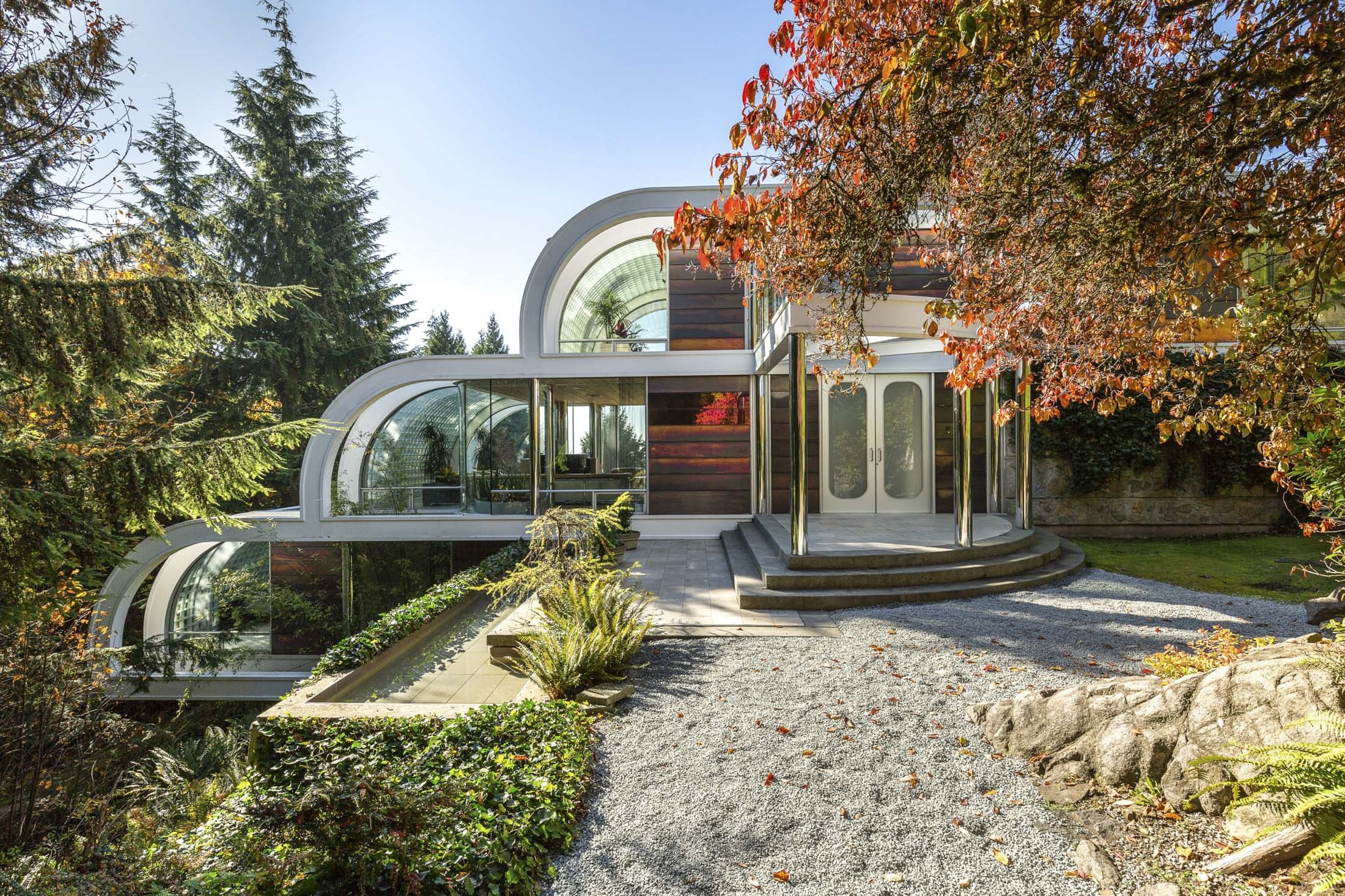 Dinh thu tren doi voi tuong kinh va mai vom doc dao hinh anh