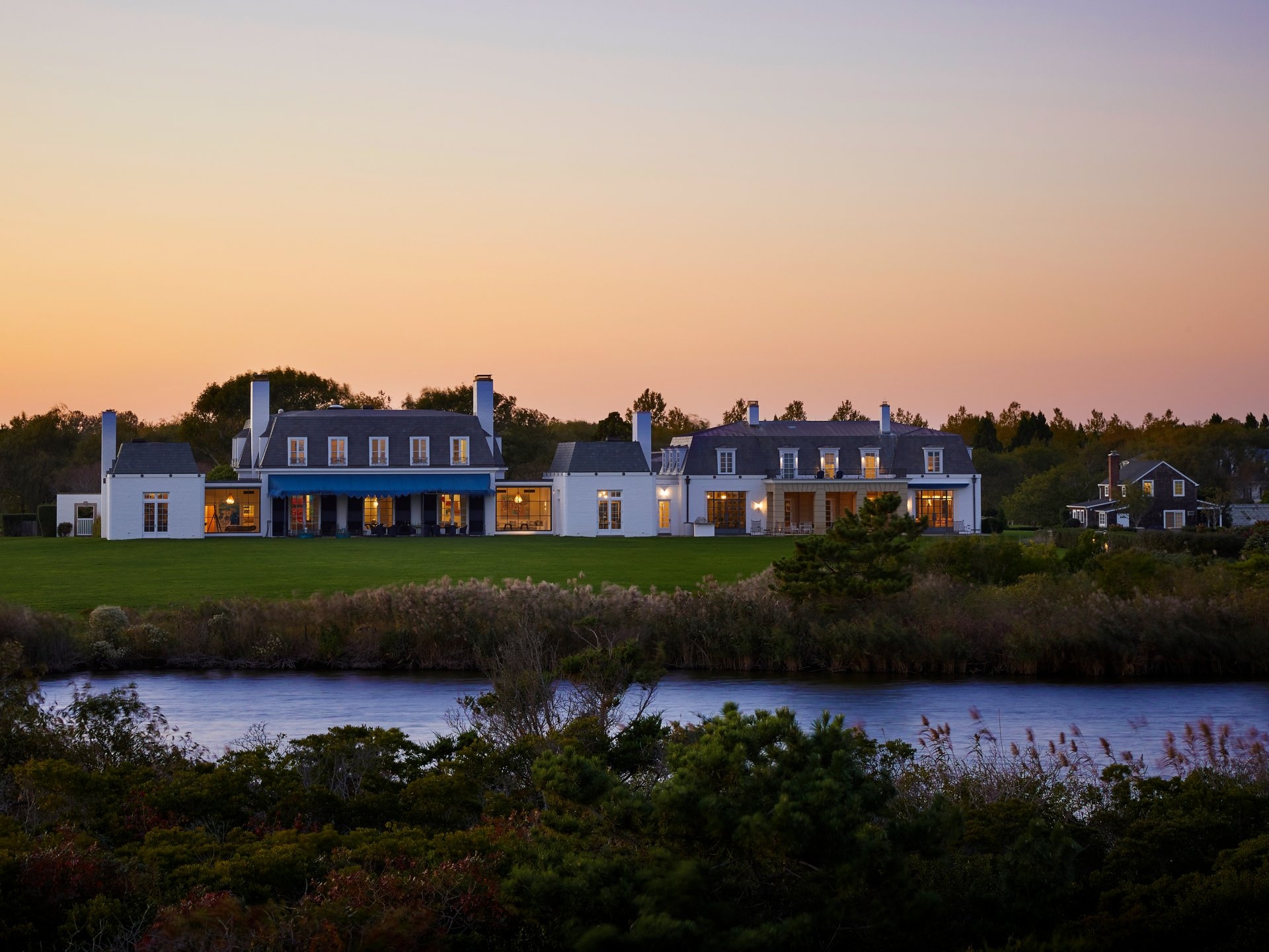 Can canh dinh thu dat nhat khu nha giau tai My anh 2