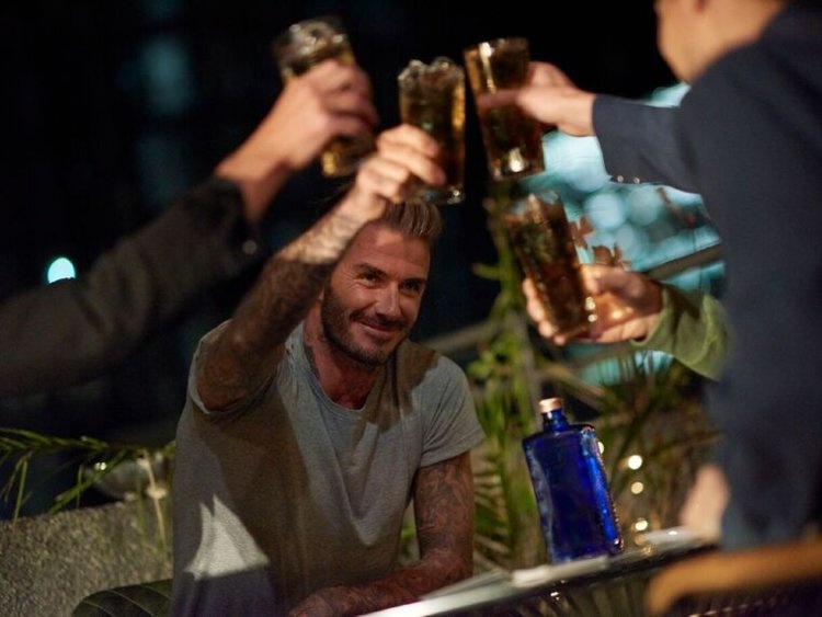 Vo chong cuu danh thu David Beckham kiem va tieu tien nhu the nao? anh 9