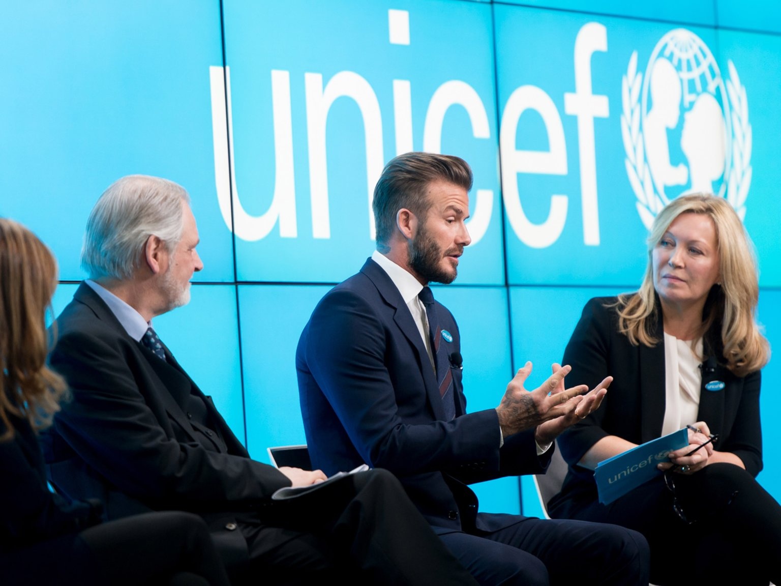 Vo chong cuu danh thu David Beckham kiem va tieu tien nhu the nao? anh 21