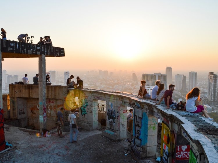 Su that dang sau nhung anh 1