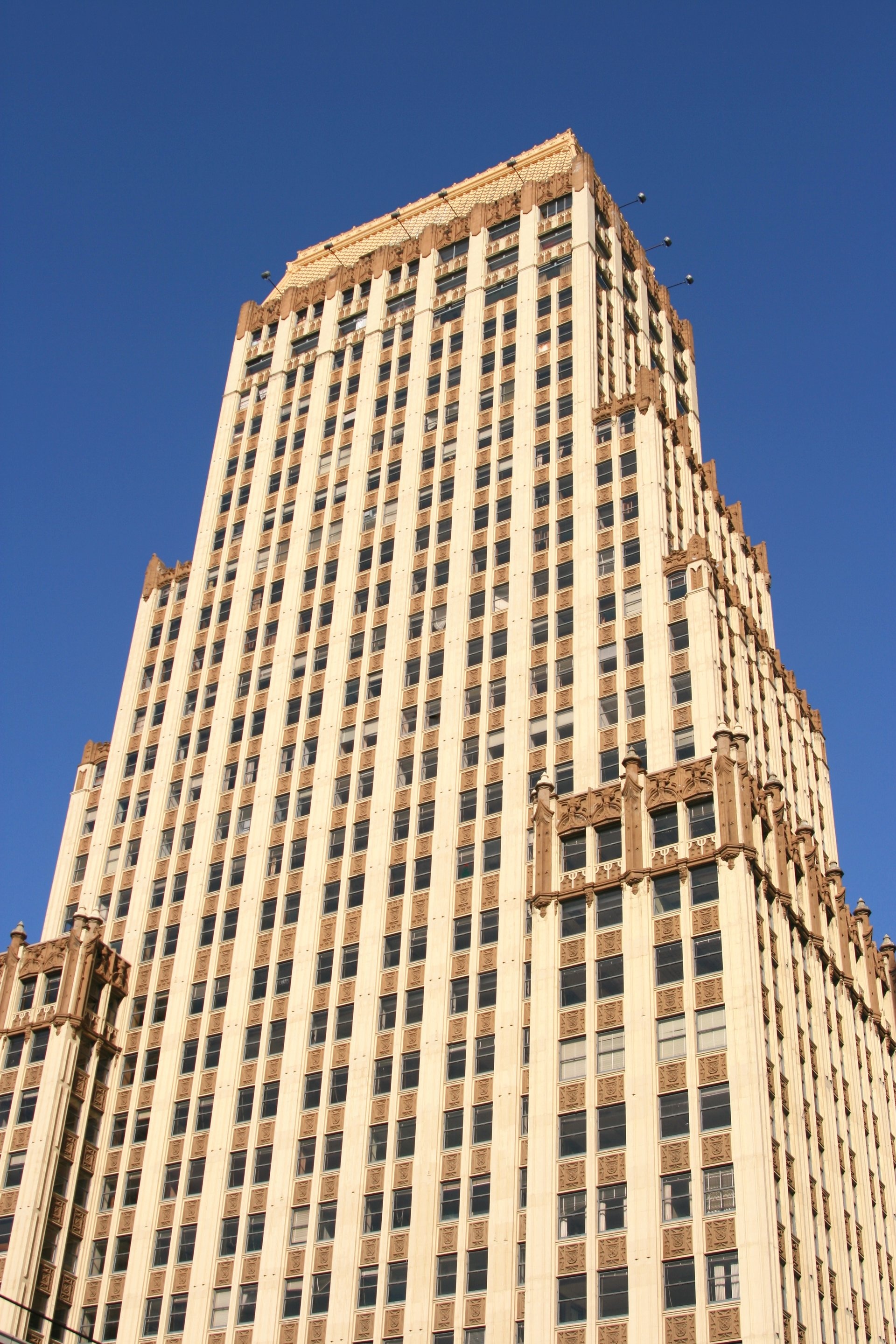 Su that dang sau nhung anh 2